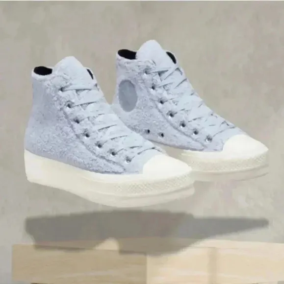 CONVERSE Cozy Club  Platform Baby Blue Sneakers. Size 8