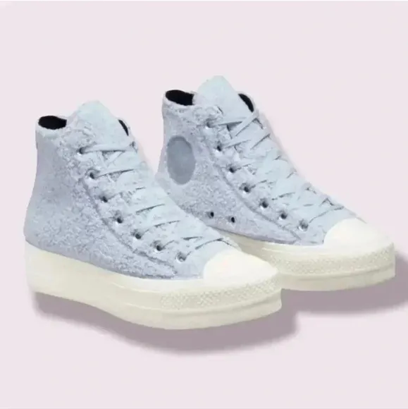 CONVERSE Cozy Club  Platform Baby Blue Sneakers. Size 8