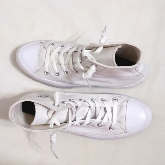 Converse CTAS Women's White Canvas Cap Toe Lug Sole Platform Hi Cut Sneakers 8