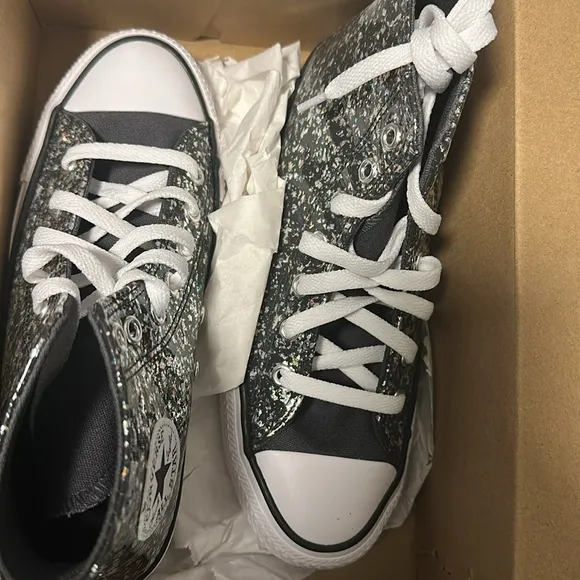 Converse kids dark matter/white High-Top Sneakers size 4. New