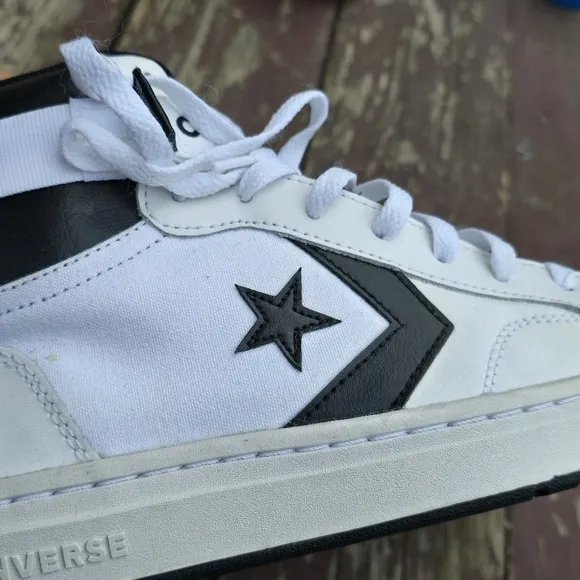 Converse White and Black High-Top Men's Sneakers Sz 10