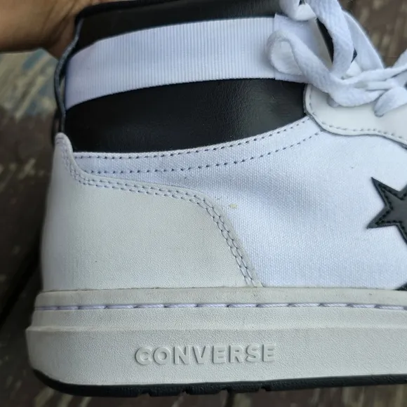 Converse White and Black High-Top Men's Sneakers Sz 10