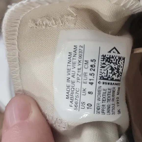 Converse Woman's CHUCK TAYLOR ALL STAR LIFT LOW 'WOLF GREY Platform Sneakers 10