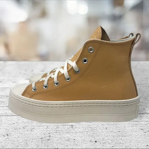 Converse Womens Size 9.5 Chuck Taylor All Star‎ Lift Hi Platform Glossy Beige