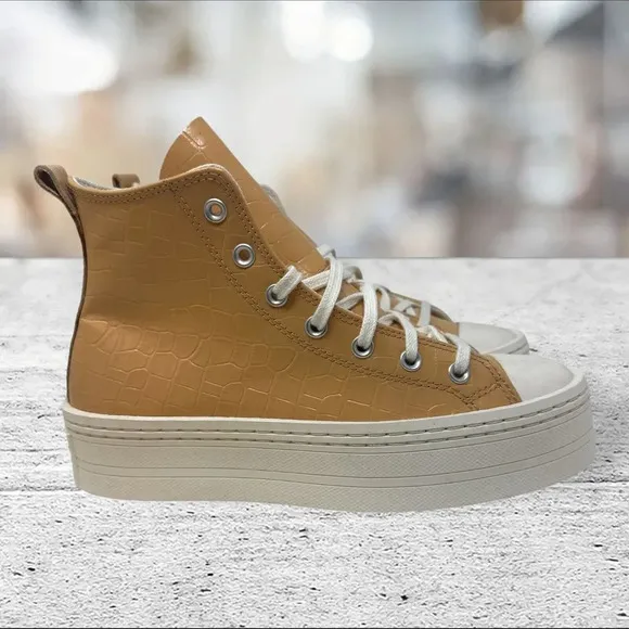 Converse Womens Size 9.5 Chuck Taylor All Star‎ Lift Hi Platform Glossy Beige