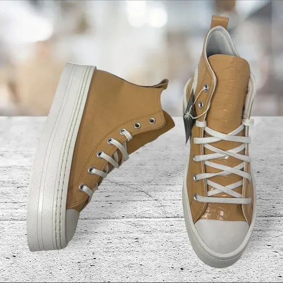 Converse Womens Size 9.5 Chuck Taylor All Star‎ Lift Hi Platform Glossy Beige