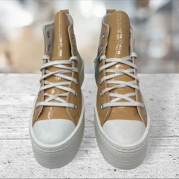 Converse Womens Size 9.5 Chuck Taylor All Star‎ Lift Hi Platform Glossy Beige