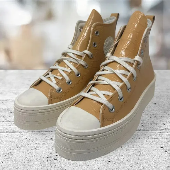 Converse Womens Size 9.5 Chuck Taylor All Star‎ Lift Hi Platform Glossy Beige