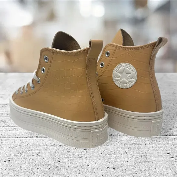 Converse Womens Size 9.5 Chuck Taylor All Star‎ Lift Hi Platform Glossy Beige