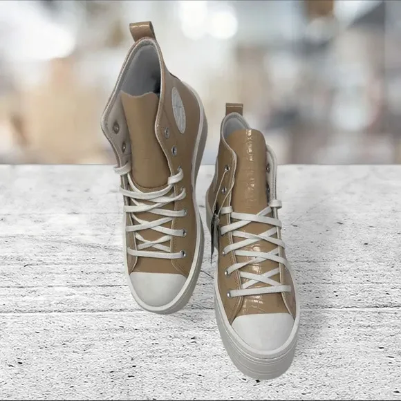 Converse Womens Size 9.5 Chuck Taylor All Star‎ Lift Hi Platform Glossy Beige