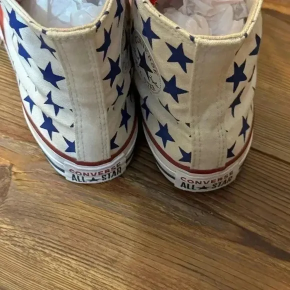 Converse Youth Kid’s Unisex American Flag High Top Sneakers - Size 4 like new