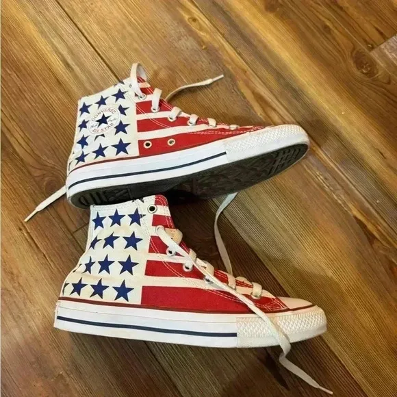 Converse Youth Kid’s Unisex American Flag High Top Sneakers - Size 4 like new