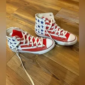 Converse Youth Kid’s Unisex American Flag High Top Sneakers - Size 4 like new