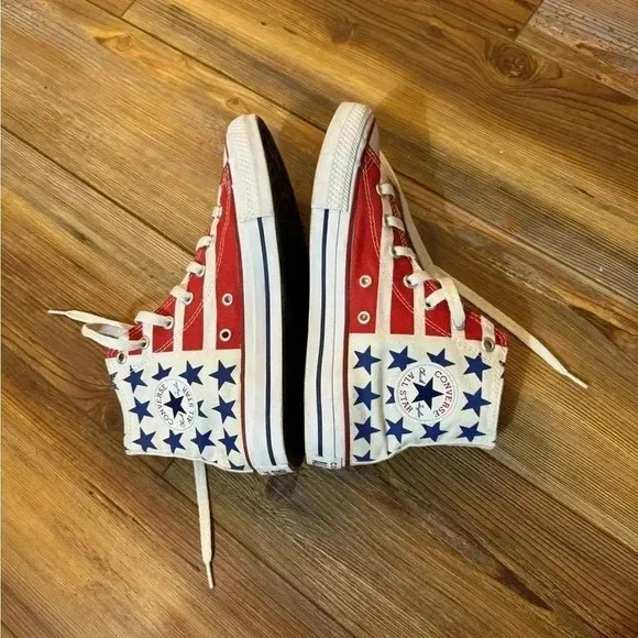 Converse Youth Kid’s Unisex American Flag High Top Sneakers - Size 4 like new