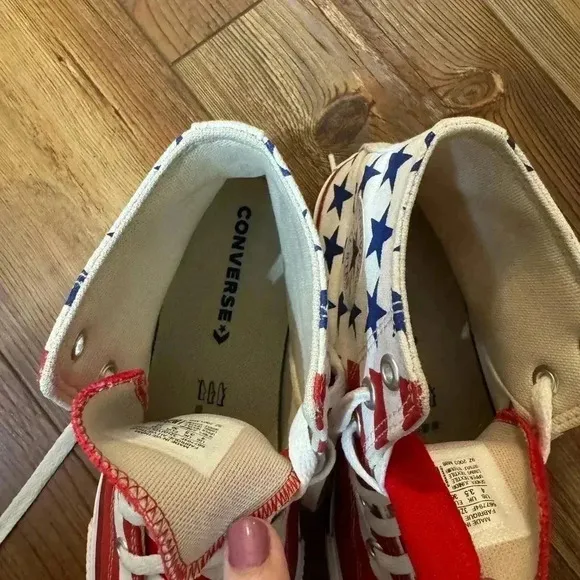 Converse Youth Kid’s Unisex American Flag High Top Sneakers - Size 4 like new