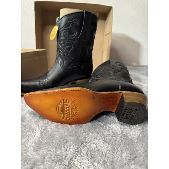 Corral Cowgirl Boots Z5111 Black Genuine Leather women’s 9  Embroidered Snip Toe
