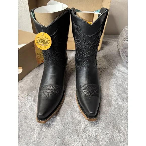 Corral Cowgirl Boots Z5111 Black Genuine Leather women’s 9  Embroidered Snip Toe