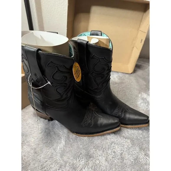 Corral Cowgirl Boots Z5111 Black Genuine Leather women’s 9  Embroidered Snip Toe