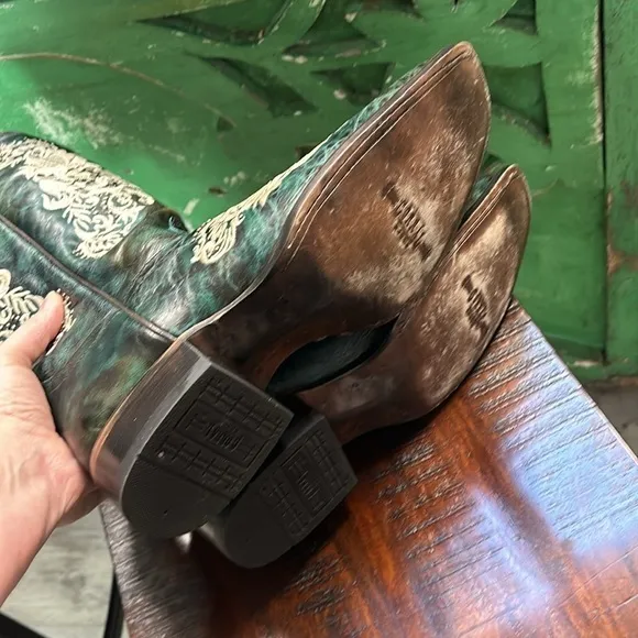 CORRAL Dark Green square toe boots with lace and studs.Size 9.5