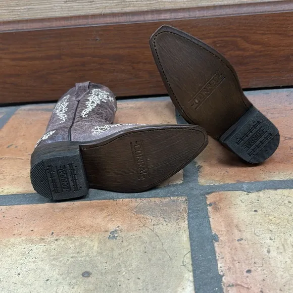 Corral Embroidered Snip Toe Boots