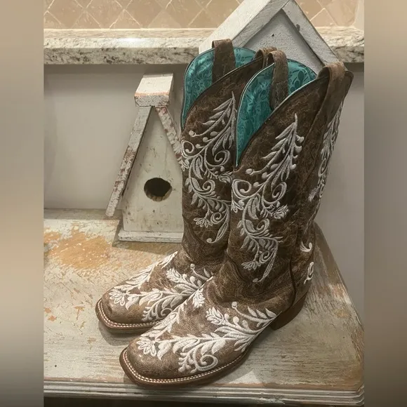 Corral Womens Size 11 Brown and White Glow in the Dark Square Toe Cowboy Boots