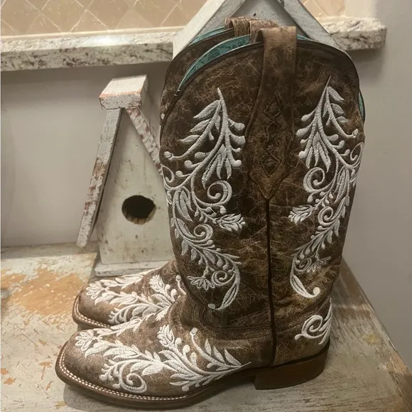 Corral Womens Size 11 Brown and White Glow in the Dark Square Toe Cowboy Boots