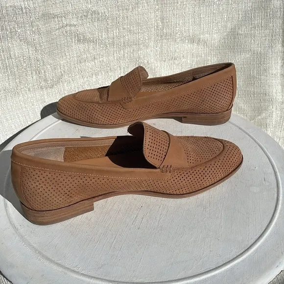 Corso Como Women’s Carlynee Perforated Nubuck Tan Loafer Shoes Sz 9