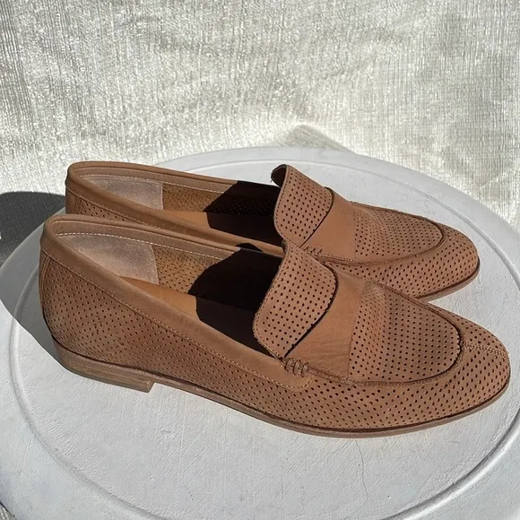 Corso Como Women’s Carlynee Perforated Nubuck Tan Loafer Shoes Sz 9
