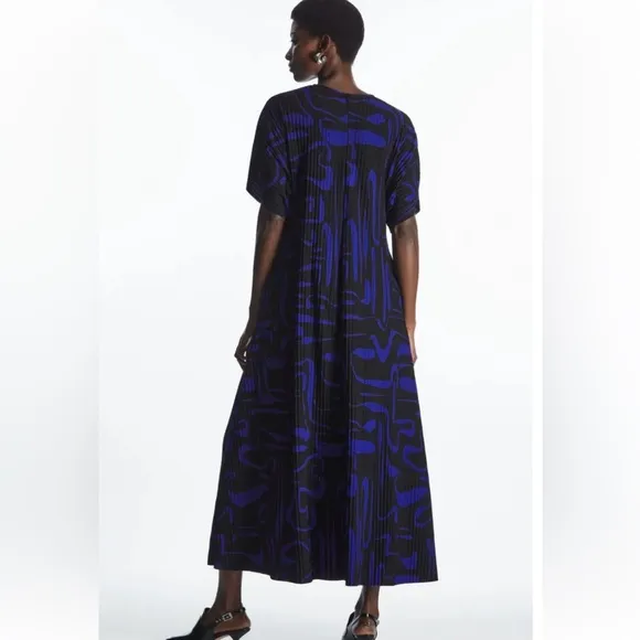 COS pleated midi T-shirt dress Blue and Black Pattern size L EUC
