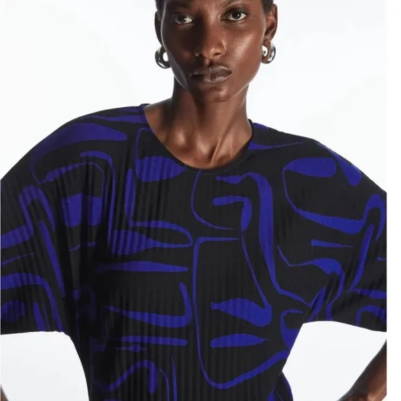 COS pleated midi T-shirt dress Blue and Black Pattern size L EUC