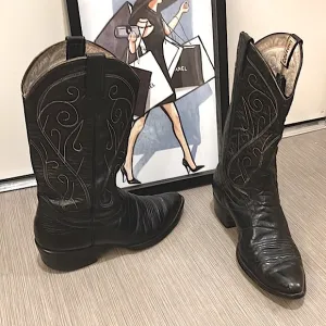 Cowtown western cowboy leather boots in black color Size 10.5D