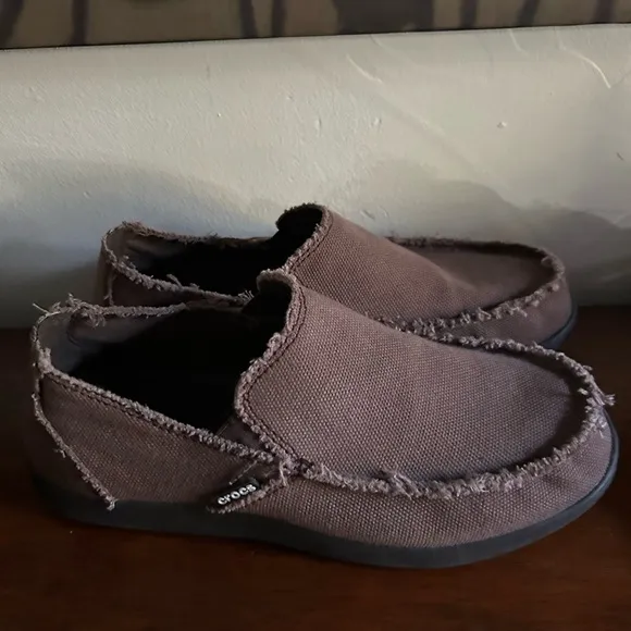 Crocs men’s Santa Cruz Slip on Shoes