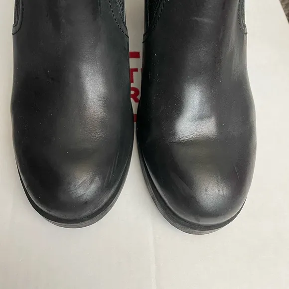 Crown Vintage Adventure Leather Black Heeled Boots (size 9)