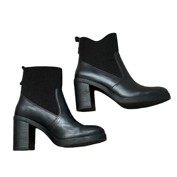 Crown Vintage Adventure Leather Black Heeled Boots (size 9)