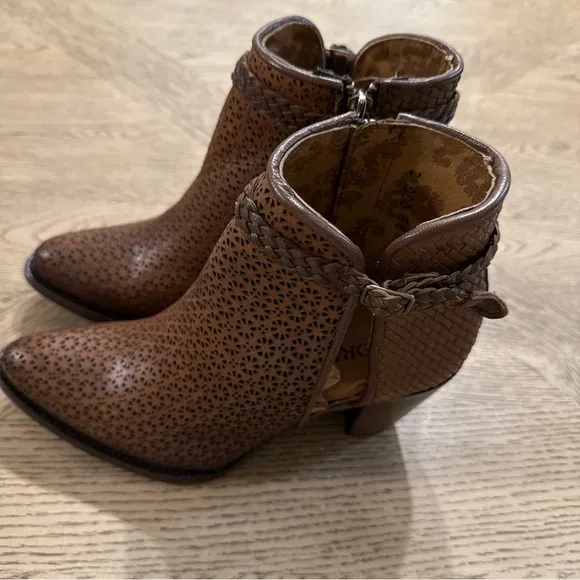 Cuadra Women's Western Bootie in Bovine Leather with Zipper Boots Size 7.5 NEW