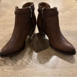 Cuadra Women's Western Bootie in Bovine Leather with Zipper Boots Size 7.5 NEW