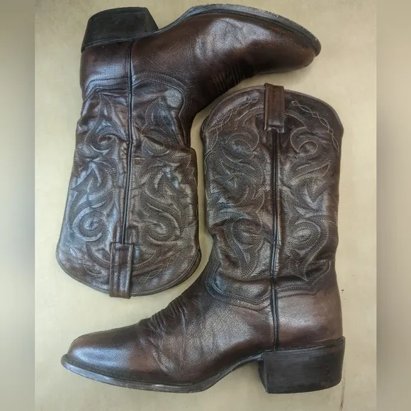 Dan Post Boots men's size 9.5D brown leather round toe Western cowboy boots.