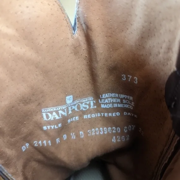 Dan Post Boots men's size 9.5D brown leather round toe Western cowboy boots.