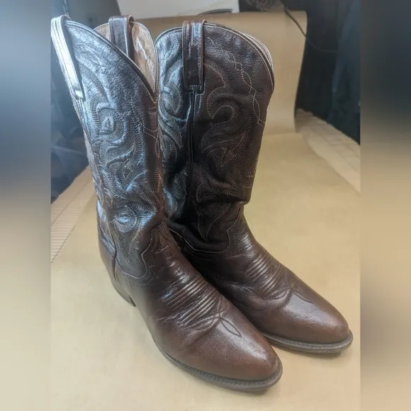 Dan Post Boots men's size 9.5D brown leather round toe Western cowboy boots.