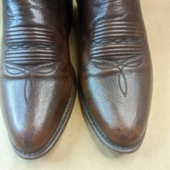 Dan Post Boots men's size 9.5D brown leather round toe Western cowboy boots.