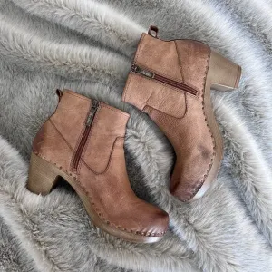 Dansko Sarah Boots Tan Milled Burnished Leather Ankle Booties Size 39 Size Zip