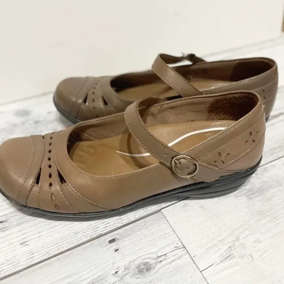 Dansko Shoes Women Mathilda in Dark Taupe Sz Black Sz 8.5