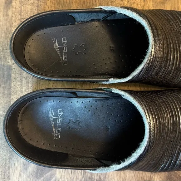 Dansko Women's Professional Leather Clog Slip-On Shoe Metallic Silver Stripe 39