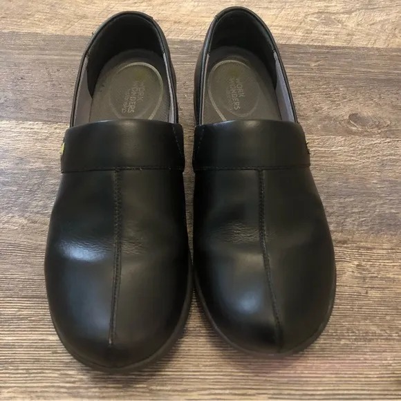 Dansko Work Wonders Black Shoes- Brand new, worn only around house size 40(8.5)