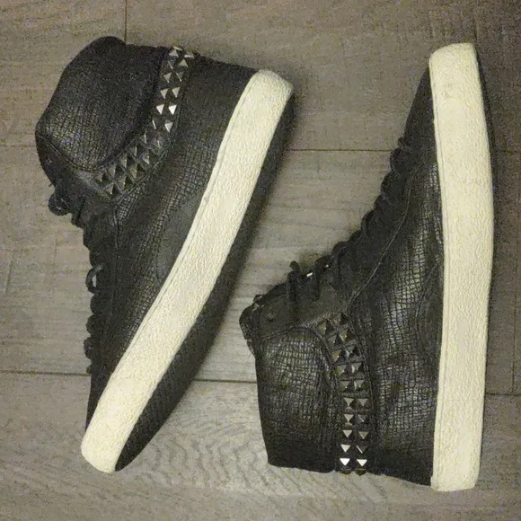 D.A.T.E. Studded High Top Premium Sneakers
