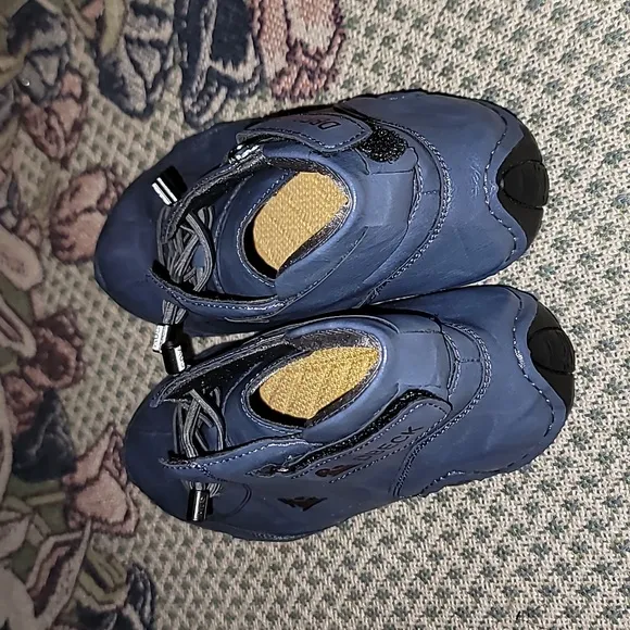 DBeck outdoor shoes blue leather mens 40 us 7 nwot Goat logo