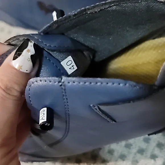 DBeck outdoor shoes blue leather mens 40 us 7 nwot Goat logo