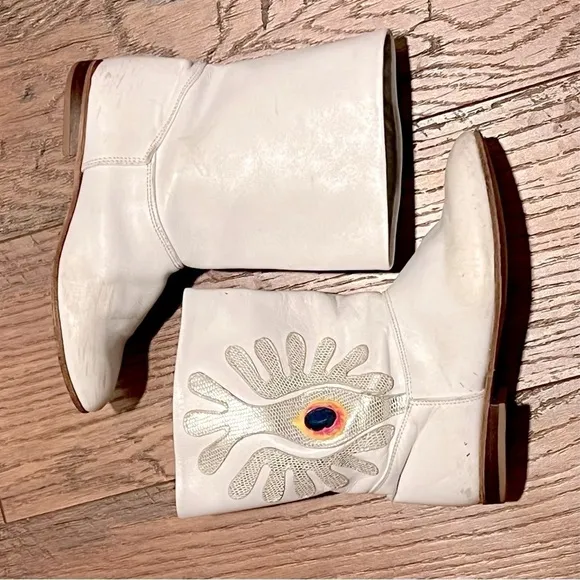 DE ARTO white toddler leather boots. Made in Italy.  Size 39