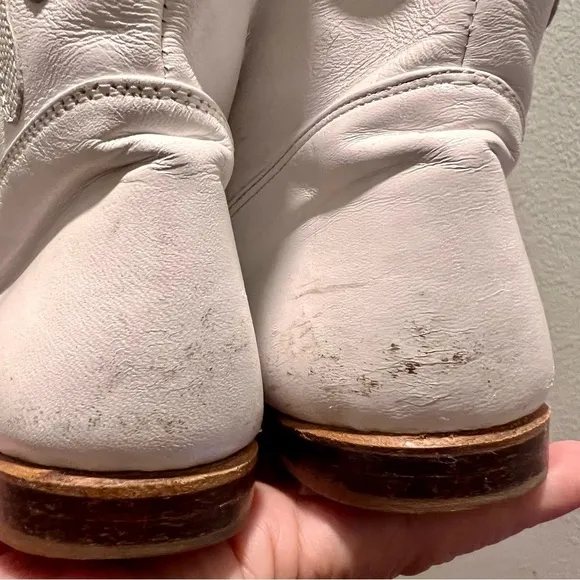 DE ARTO white toddler leather boots. Made in Italy.  Size 39
