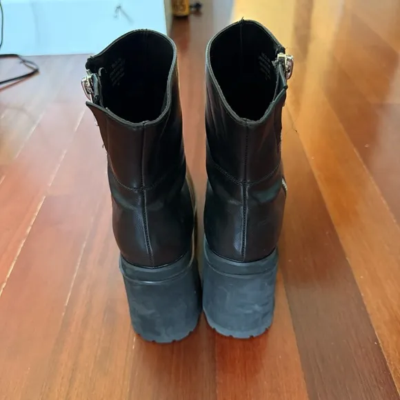 dELiA’s Black Platform Boots Size 8